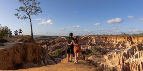 1 Jour – Marafa (Hell's Kitchen), Exploration du Canyon, Coucher de Soleil, Les Ruines de Gede & la Forêt Sacrée